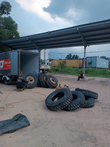 Dịch Vụ Vá Lốp – Thay Lốp Lưu Động: Giải Pháp An Toàn Cho Tài Xế Đường Dài