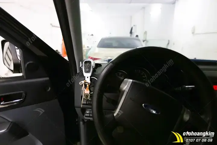 1. Giá Đỡ Điện Thoại Trên Ô Tô Là Gì?