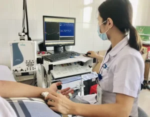 Khám Đau Cổ Tay Do Chạy Xe Ô Tô