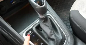 Nut Shift Lock Tren O To So Tu Dong Co Tac Dung Gi Hinh Anh 1