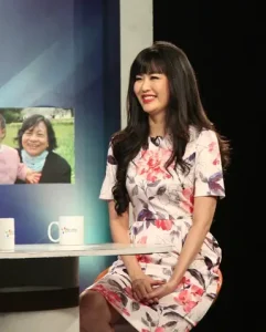 Trong Khi Đó, Danh Hài Quốc Anh Lại Tâm Đắc Câu: "một Người Phụ Nữ Ngồi Sau Một Chiếc Xe Wave Tàu Cười Phe Phé Hơn Là Một Người Phụ Nữ Ngồi Trong Camry, Maybach Mà Thút Thít Khóc".