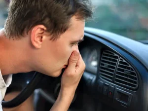 Mùi Hôi Từ Hệ Thống Máy Lạnh Của Xe Ô Tô