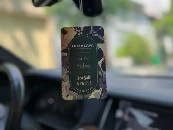 Khử Mùi Xe Ô Tô Bằng Lá Treo Thơm