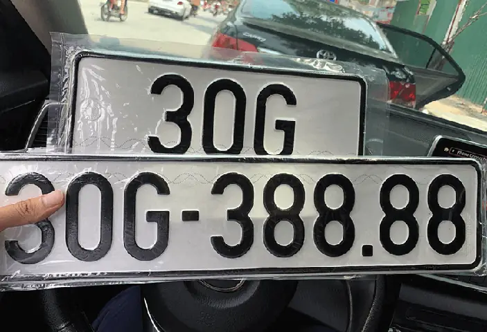 Ép Biển Số Ô Tô Mica Khung Inox Cao Cấp