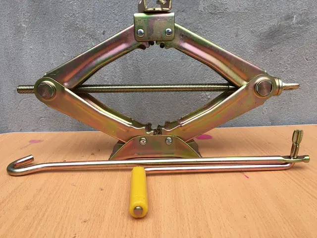 Kích Ô Tô Cắt Kéo (kích Chữ A)