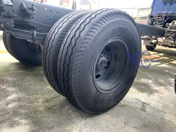 1. Tên Nhà Sản Xuất Và Loại Lốp