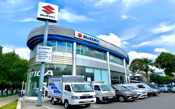 Suzuki World Phổ Quanglà Dealership Hàng Đầu Chuyên Cung Cấp Các Dòng Xe Lướt Chất Lượng Cao Tại Khu Vực Tân Bình. Với Hơn Nhiều Năm Hoạt Động, Chúng Tôi Tự Hào Mang Đến Cho Khách Hàng Những Chiếc Xe Lướt Đã Qua Kiểm Định Kỹ Càng, Đảm Bảo Về Chất Lượng Và Độ Bền. Đến Vớisuzuki World Phổ Quang, Quý Khách Được Trải Nghiệm Dịch Vụ Chuyên Nghiệp, Tư Vấn Tận Tình Và Giá Cả Cạnh Tranh.