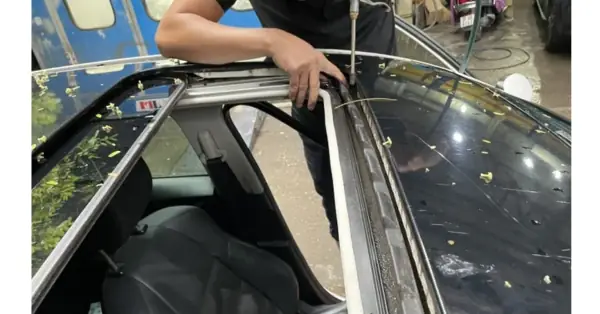 Do Gioăng Kính Chắn Gió