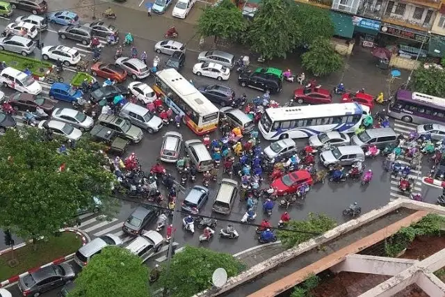 Lưu Ý Đèn Tín Hiệu Và Hạn Chế Phanh Gấp