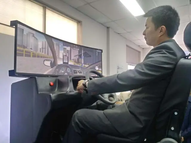 Học Lái Xe Với Thiết Bị Mô Phỏng B2