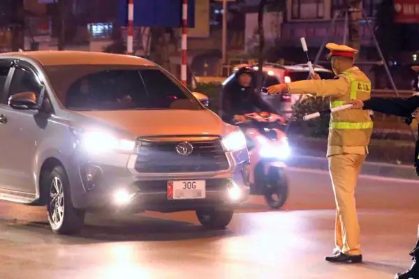 Bật Đèn Sai Quy Định Bị Xử Phạt Như Thế Nào