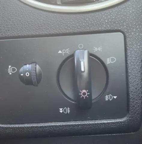 Giải Mã Ký Hiệu Phiên Bản Xe Ô Tô: Ý Nghĩa Và Cách Đọc