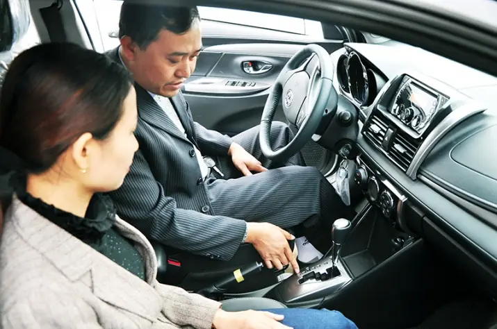 Kiểm Tra Tổng Thể Bên Ngoài Và Nội Thất