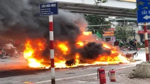 Lái Xe Ô Tô Mercedes Glc 250 Mang Bks 30g-007.85