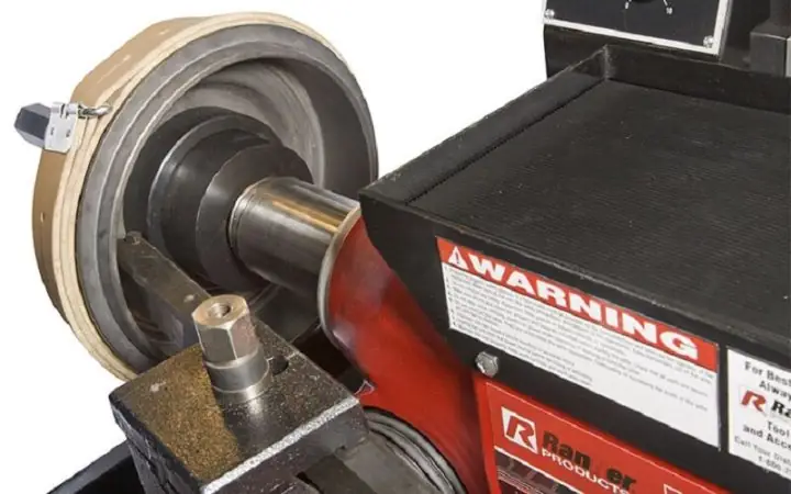 Láng Tăm Bua Là Gì? Quy Trình Nền Tảng Trong Bảo Dưỡng Phanh