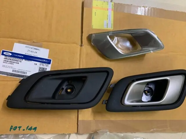 Lẫy Mở Cửa Xe Ô Tô Từ Bên Trong: Cơ Chế Và Cách Hoạt Động