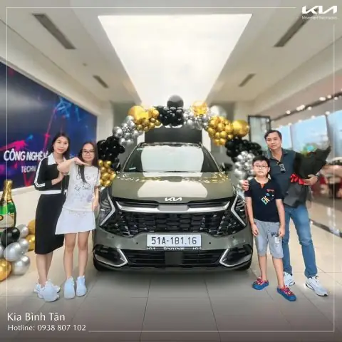 Lễ Giao Xe Ô Tô Ấn Tượng: Nâng Tầm Trải Nghiệm Khách Hàng