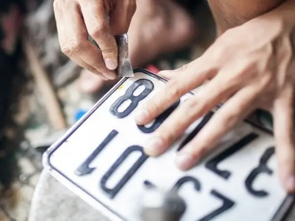 Gần Đây, Kênh Vov Giao Thông Có Nhận Được Câu Hỏi Của Thính Giả Quang Vũ Về Việc Sau: “tôi Mới Bị Rơi Mất Biển Số Xe Do Phần Ốc Vít Bị Lỏng, Rơi Lúc Nào Không Hay Biết. Giờ Tôi Muốn Làm Lại Biển Số Xe Thì Cần Phải Làm Những Thủ Tục Gì?”