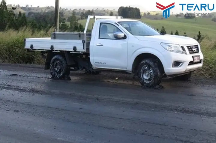 Lốp Xe Bị Dính Nhựa Đường Có Sao Không?