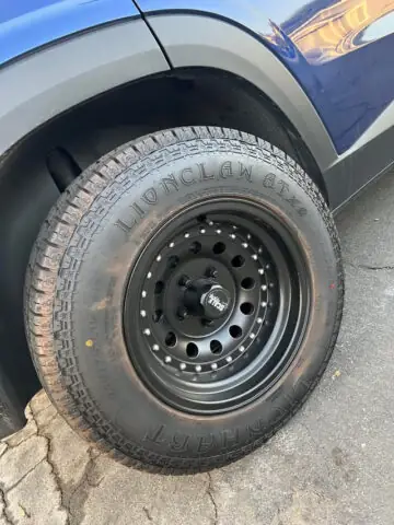 Lốp Xe Ô Tô Chevrolet Bị Lỗi Cần Được Kiểm Tra Và Sửa Chữa Ngay Lập Tức