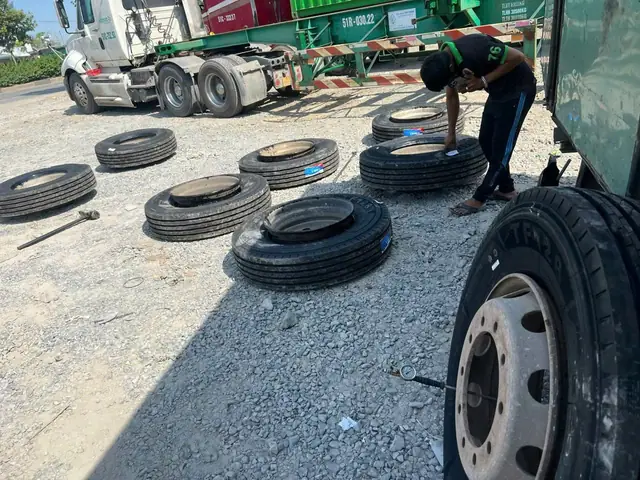 Lốp Xe Ô Tô Chuyên Dùng Cho Xe Rơ Mooc Container Lốp Xe Ô Tô Chuyên Dùng Cho Xe Rơ Mooc Container