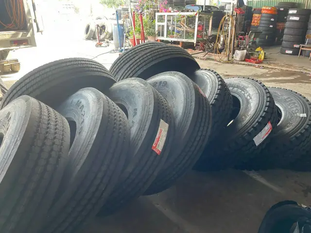 Lựa Chọn Lốp Xe Phù Hợp Cho Xe Rơ Mooc Container Lựa Chọn Lốp Xe Phù Hợp Cho Xe Rơ Mooc Container