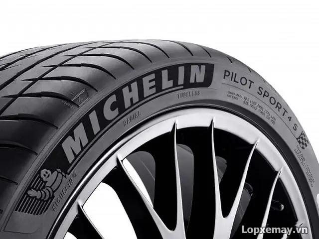 Lốp Xe Ô Tô Lắp Đúng Chiều: Hướng Dẫn Chi Tiết Từ A-z