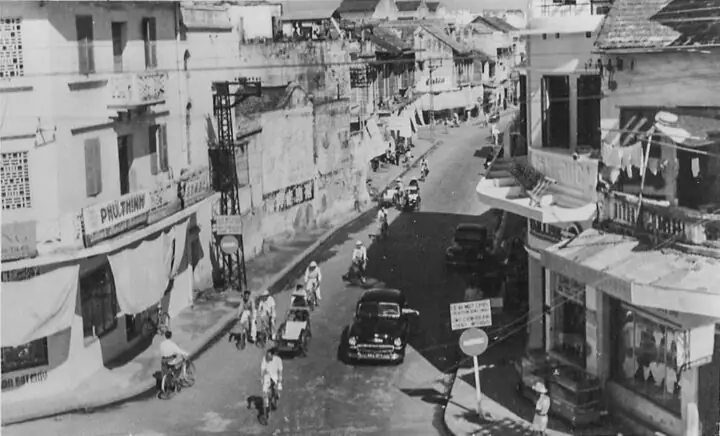 Các Loại Hình Kinh Doanh Ô Tô Phổ Biến Trên Phố Lương Văn Can