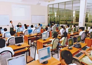 Lý Thuyết Lái Xe Ô Tô Gồm Những Gì: Cẩm Nang Toàn Diện Cho Người Học Bằng B2