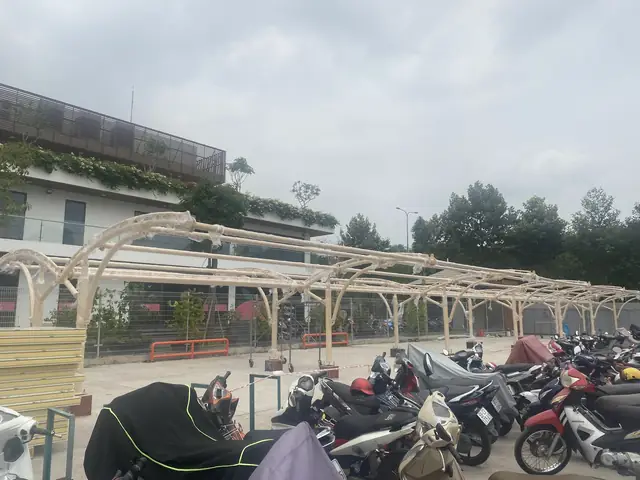 Mái Che Bạt Căng Nhà Xe Hoàng Gia Tạo Không Gian An Toàn