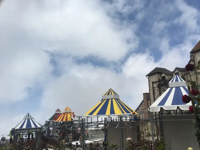 Mái Che Xe Ô Tô Trước Nhà