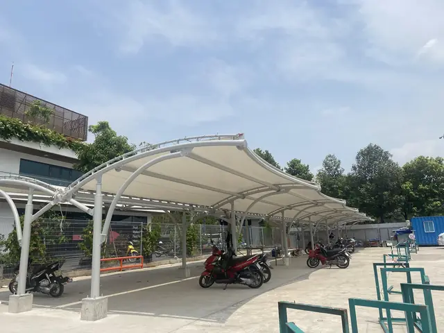 Đa Dạng Mẫu Mã Với Mái Che Bạt Căng Hoàng Gia