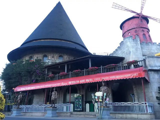 Mái Che Xe Ô Tô Trước Nhà