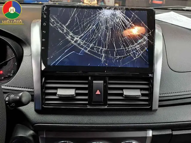 Màn Hình Cảm Ứng Xe Ô Tô Bị Lệch: Nguyên Nhân Và Cách Khắc Phục Hiệu Quả