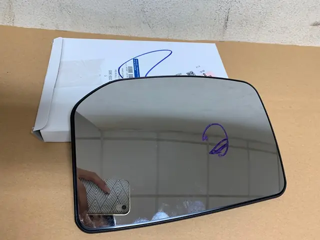 Mặt Bên Gương Chiếu Hậu Trong Xe Ô Tô: Hướng Dẫn Chi Tiết