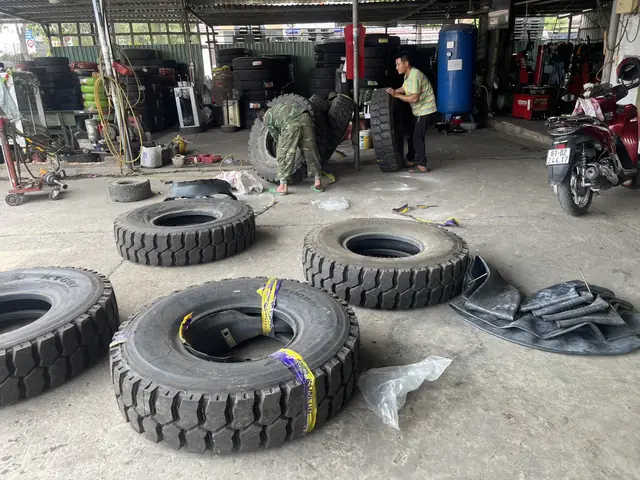 Cách Ứng Phó Khi Xe Gặp Sự Cố Liên Quan Đến Lốp