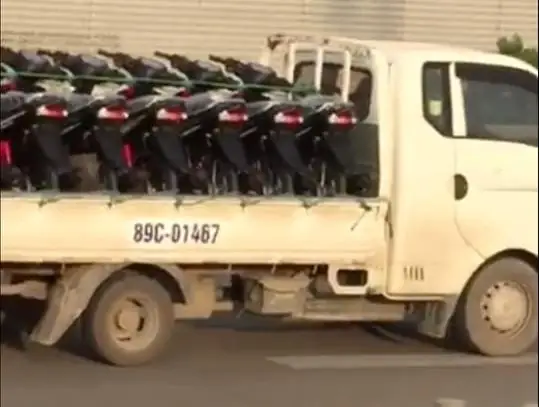 Nhớt Ô Tô Dùng Cho Xe Máy: Giải Mã Những Hiểu Lầm Phổ Biến