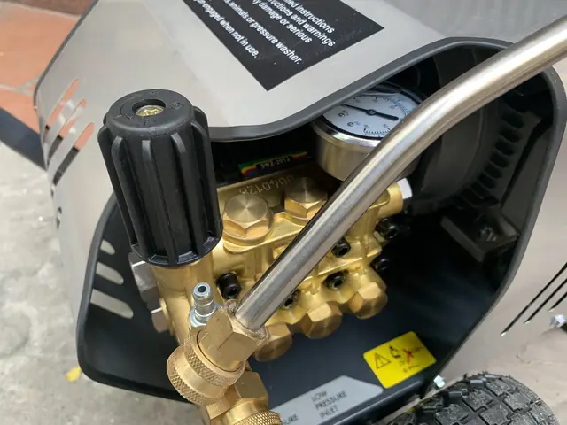 Máy Rửa Xe Ô Tô Cao Áp Lutian 20m36-7.5t4