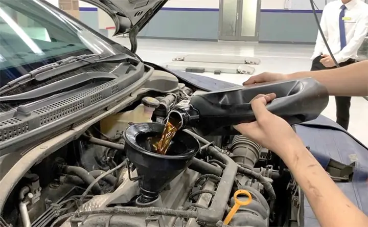 Mẹo Nhấn Phanh Xóc Xe Ô Tô: Hướng Dẫn Lái Xe An Toàn Và Ổn Định