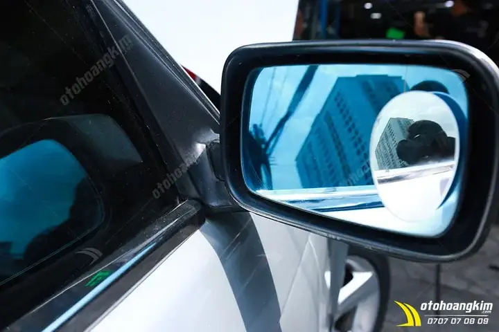 Công Dụng Của Miếng Dán Chống Nước Gương Ô Tô