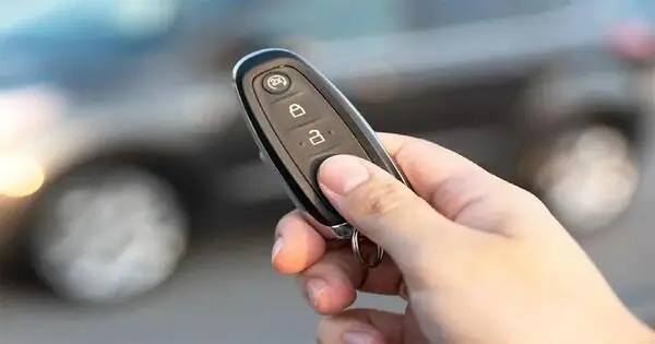 Dấu Hiệu Nhận Biết Pin Chìa Khóa Ô Tô Sắp Hết