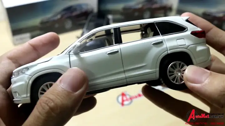Mô Hình Xe Ô Tô Con Toyota: Khám Phá Thế Giới Thu Nhỏ Đầy Đam Mê