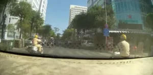 Mơ Khóc Trên Xe Ô Tô