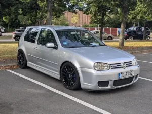 Mơ Thấy Xe Máy Đâm Vào Xe Ô Tô: Giải Mã Điềm Báo Và Ý Nghĩa Sâu Sắc