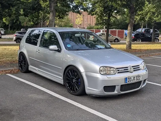 Mơ Thấy Xe Máy Đâm Vào Xe Ô Tô: Giải Mã Điềm Báo Và Ý Nghĩa Sâu Sắc