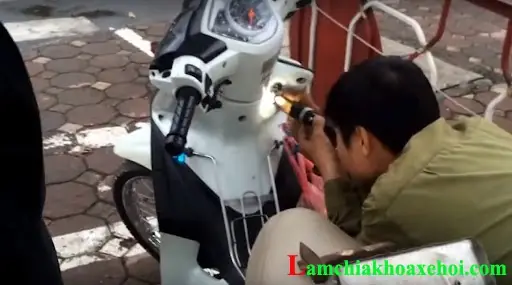 Nhá»¯ng Hæ°á»ng Dáº«n Sau Äây Mong Là Sáº½ Giúp Báº¡n Chá»§ Äá»ng Trang Bá» Má»t Sá» Tuyá»t Chiêu Má» Á» Khóa Xe Máy Bá» Káº¹t Và Xá»­ Lý Nó Má»t Cách Tá»t Nháº¥t, Hiá»u Quáº£ Nháº¥t: