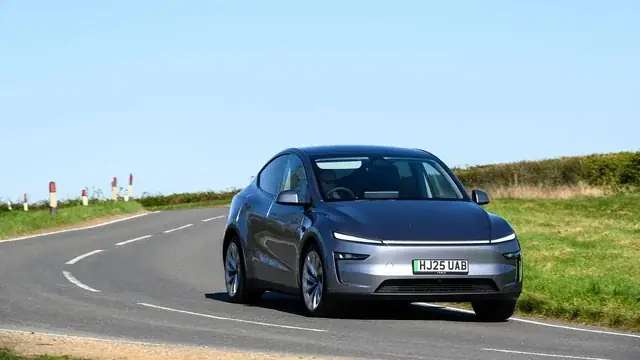 Một Ô Tô Và Một Xe Máy Bắt Đầu: Phân Tích Chi Tiết Hiệu Suất, An Toàn & Kỹ Thuật