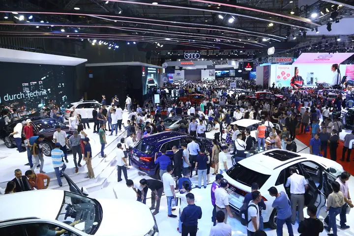 Thị Trường Ô Tô Sau Tết: Giảm Giá Mạnh, Chờ Đợi Hay Mua Ngay?