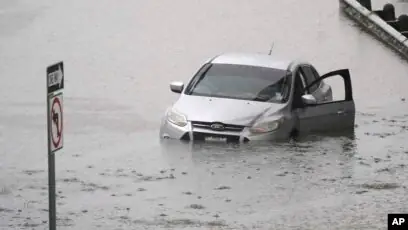 Mưa Lớn Ngập Xe Ô Tô: Hướng Dẫn Xử Lý An Toàn & Hiệu Quả