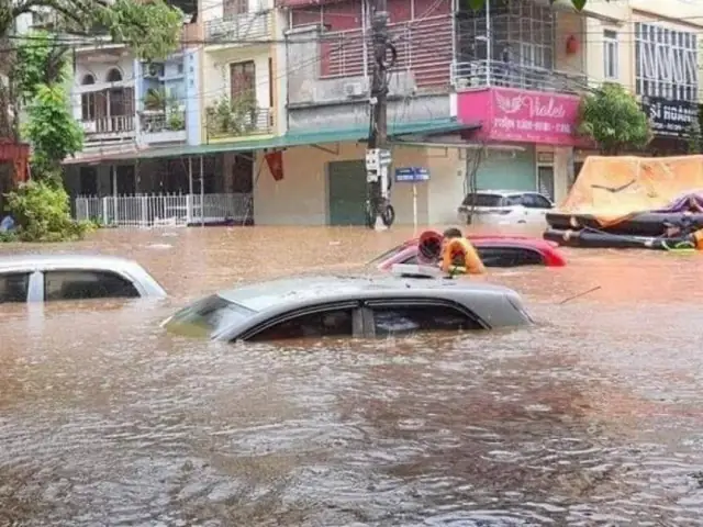 Mưa To, Đường Ngập, Tài Xế Cần Lưu Ý Điều Gì?